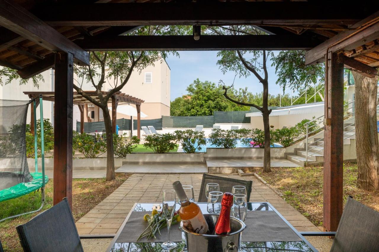 Villa Mirela Petrčane Exterior foto